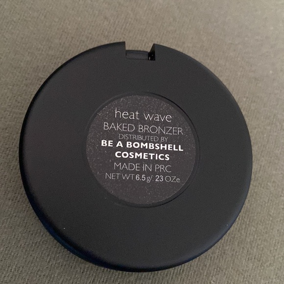 7 unopened shadows, blushes, bronzers, plus 3 brushes! - Picture 4 of 11